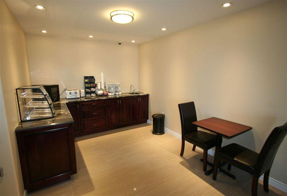 Masterson'S Motel Greater Napanee Esterno foto