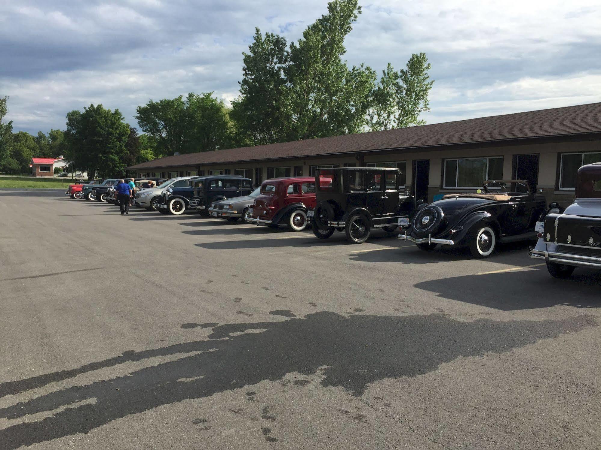 Masterson'S Motel Greater Napanee Esterno foto