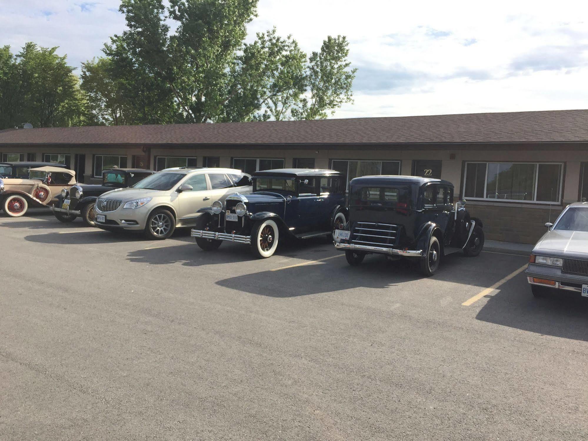 Masterson'S Motel Greater Napanee Esterno foto