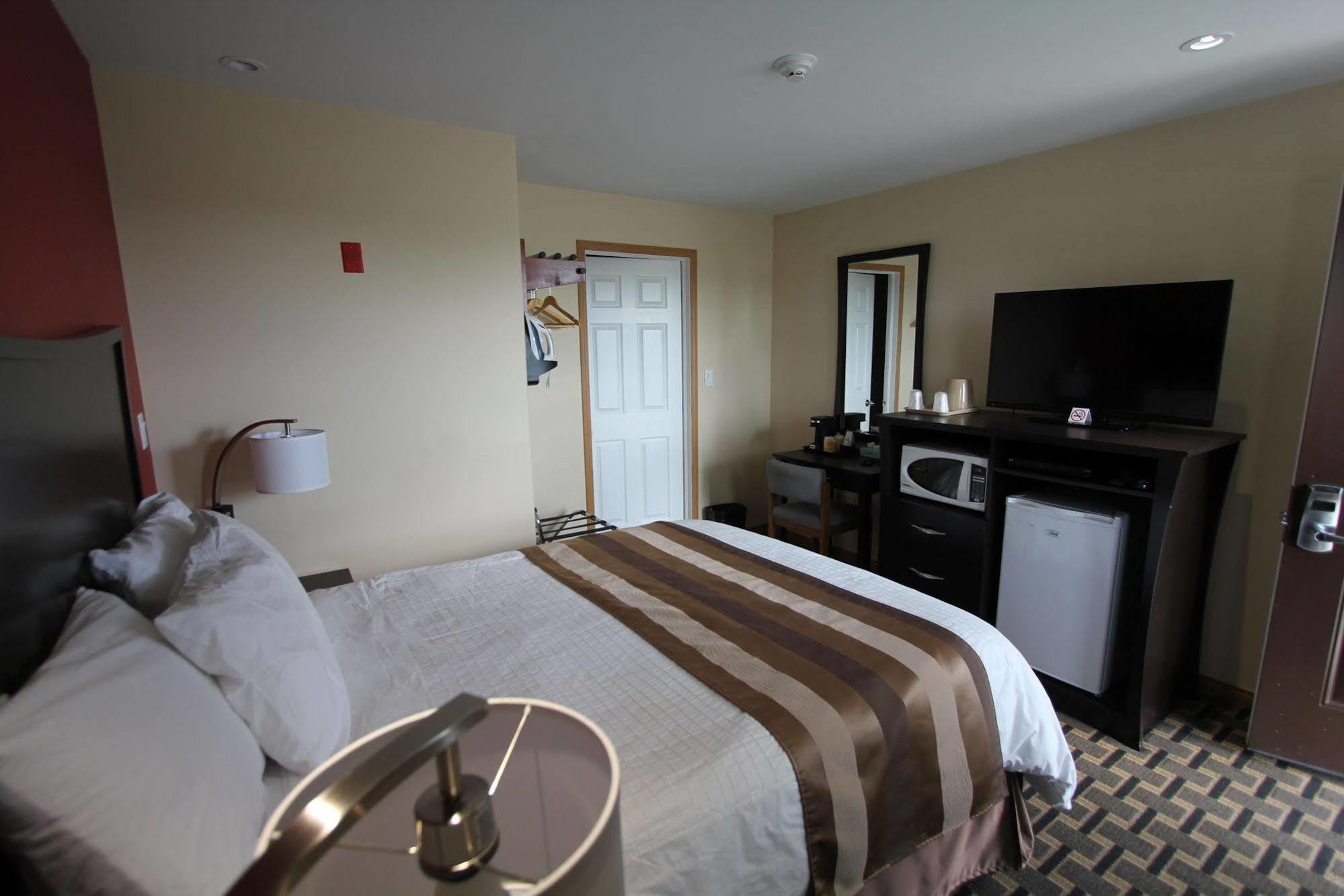 Masterson'S Motel Greater Napanee Esterno foto