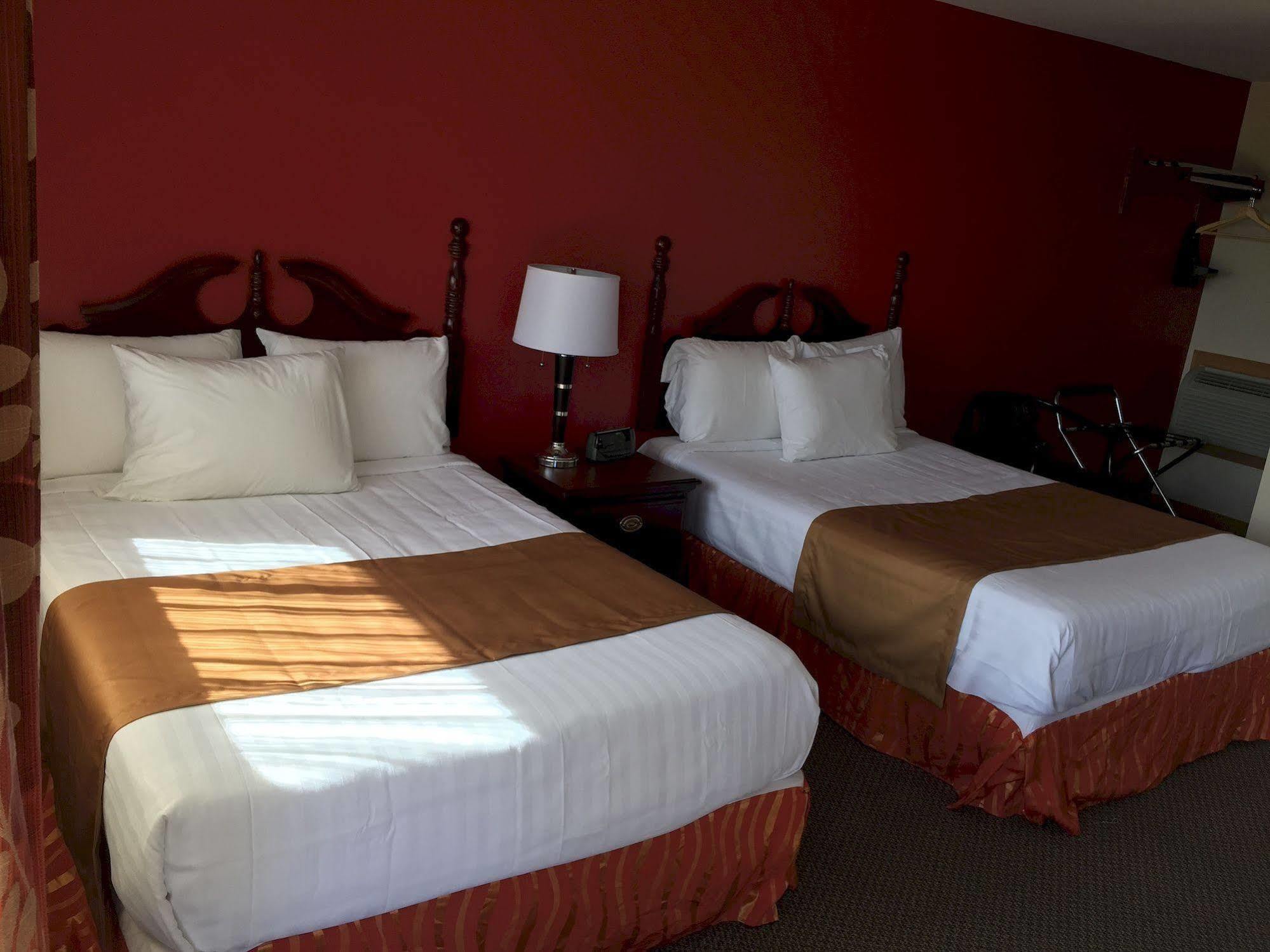 Masterson'S Motel Greater Napanee Esterno foto