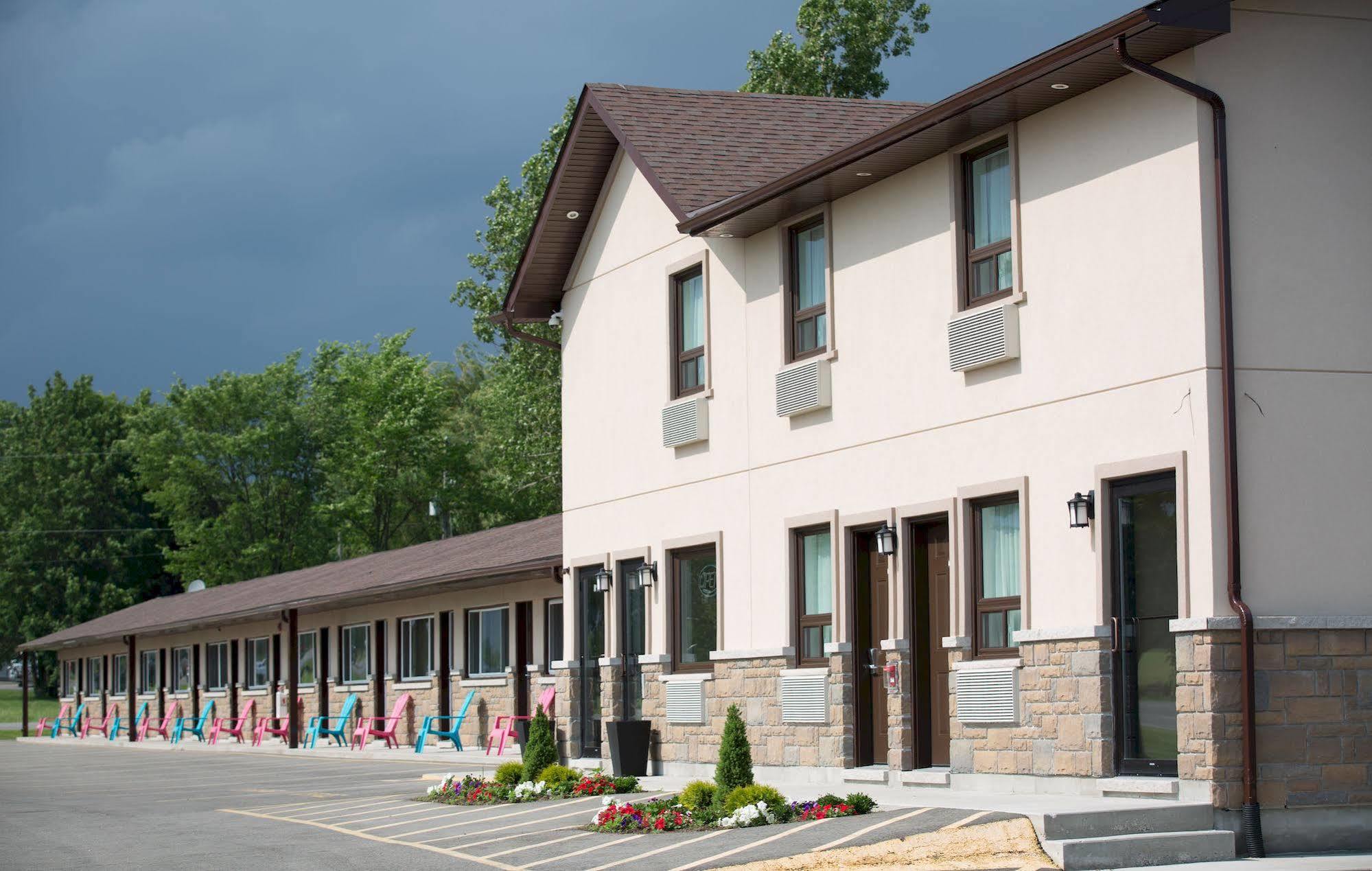 Masterson'S Motel Greater Napanee Esterno foto