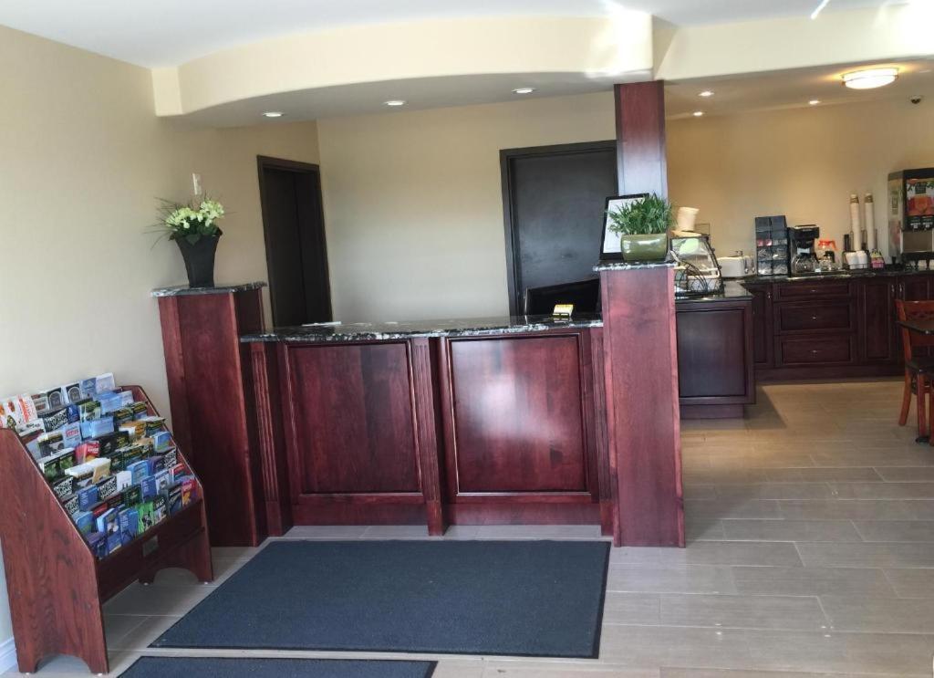 Masterson'S Motel Greater Napanee Esterno foto